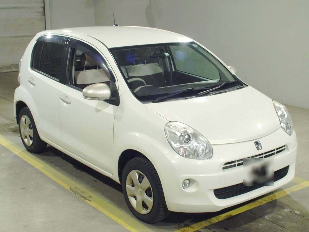 2011 Toyota Passo KGC35[2]