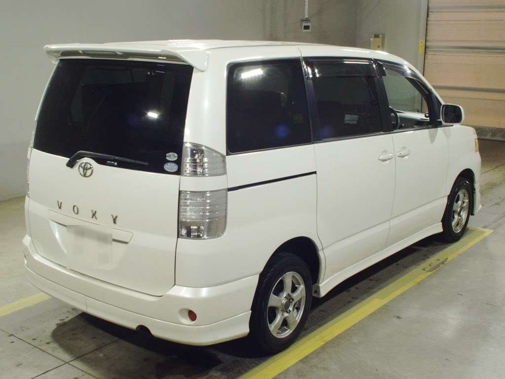 2005 Toyota Voxy AZR65G[1]