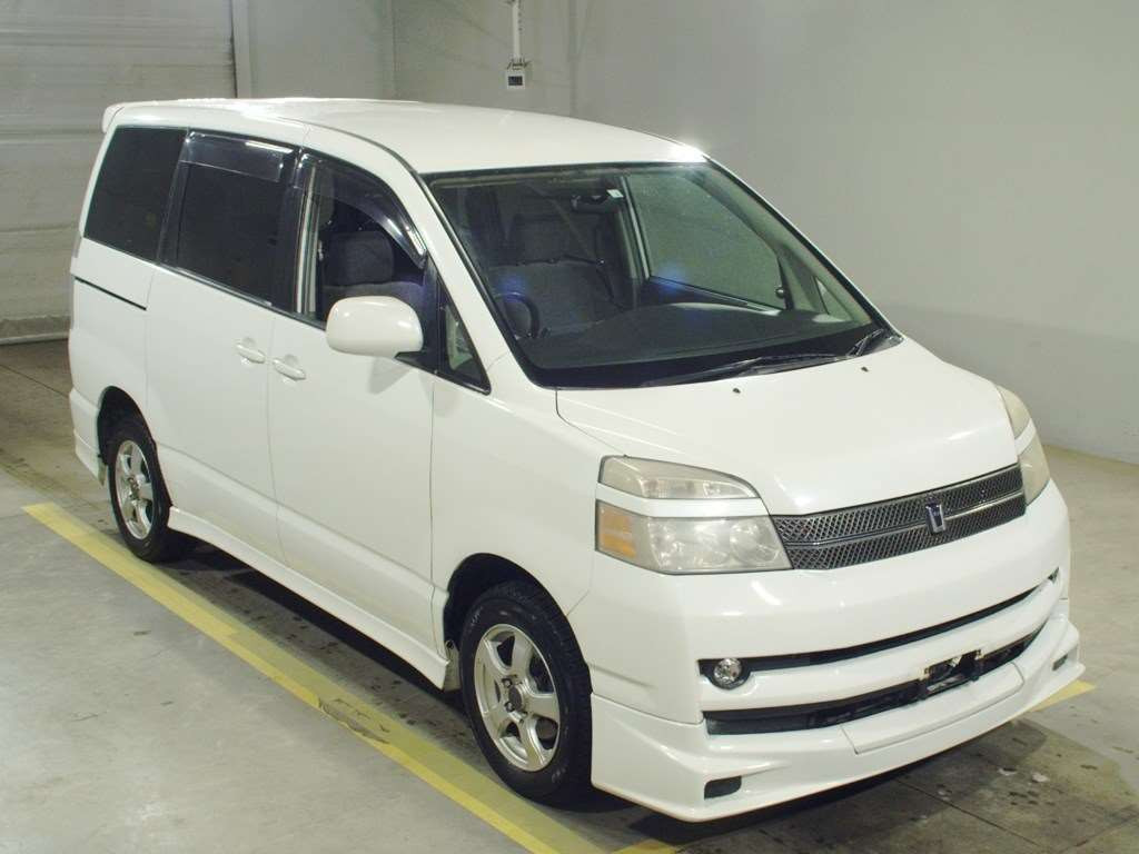 2005 Toyota Voxy AZR65G[2]