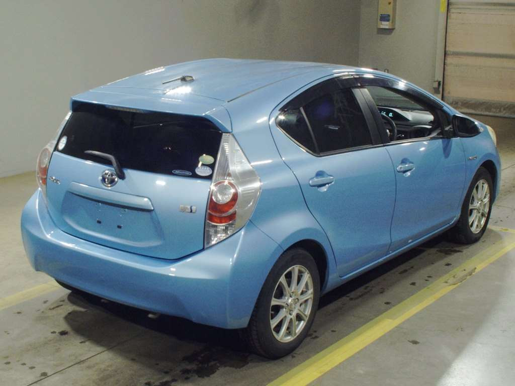 2012 Toyota Aqua NHP10[1]