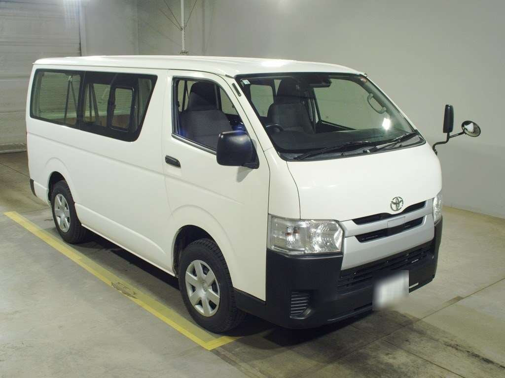 2018 Toyota Hiace Van GDH206V[2]