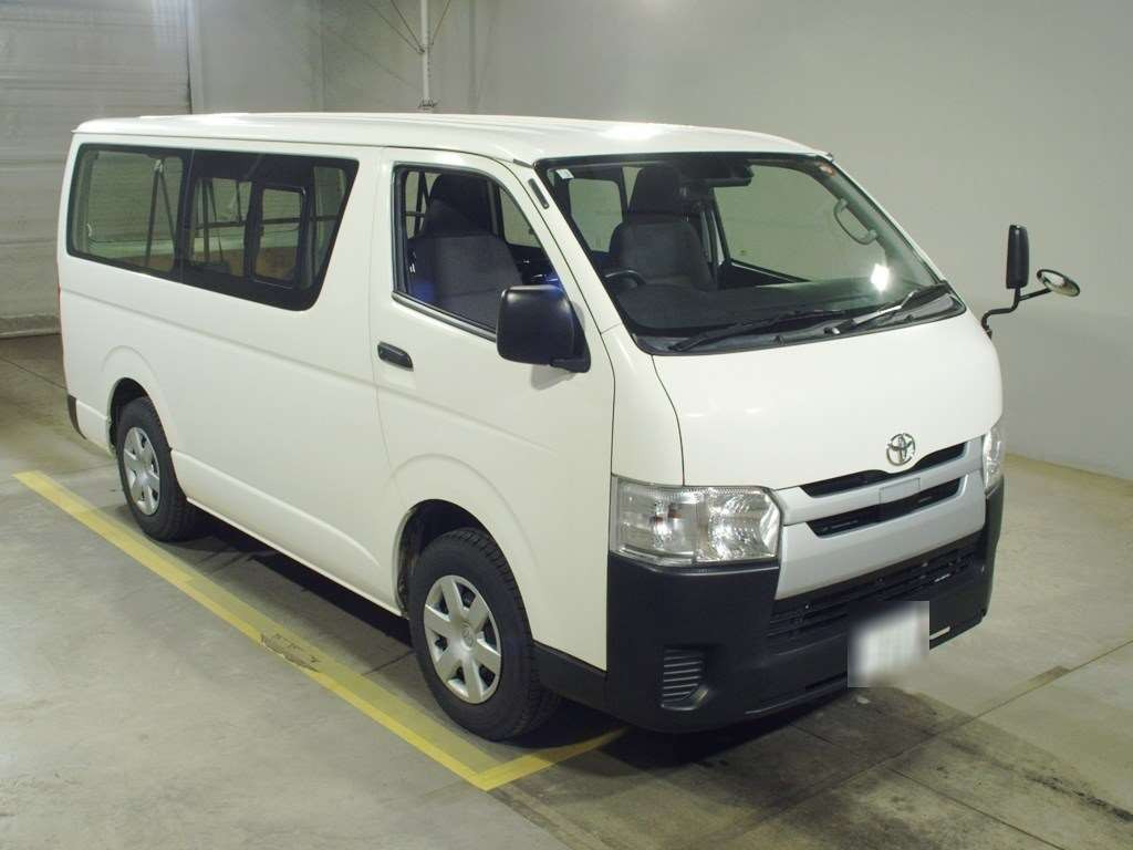 2018 Toyota Hiace Van GDH206V[2]