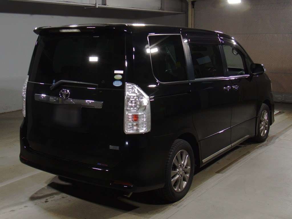 2012 Toyota Voxy ZRR70W[1]