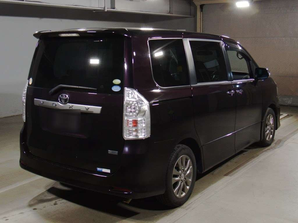 2010 Toyota Voxy ZRR70W[1]