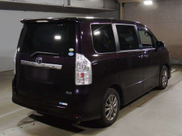 2010 Toyota Voxy