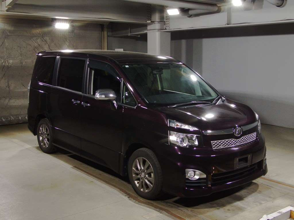 2010 Toyota Voxy ZRR70W[2]