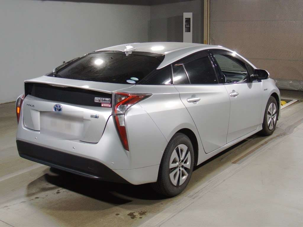 2017 Toyota Prius ZVW51[1]