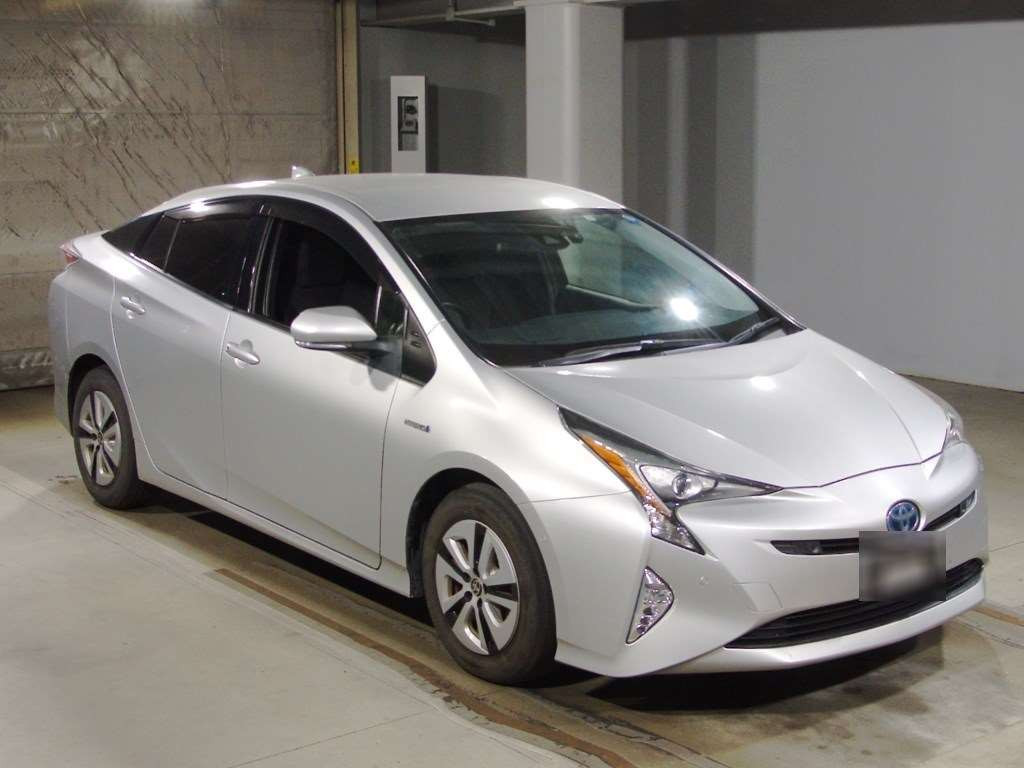 2017 Toyota Prius ZVW51[2]