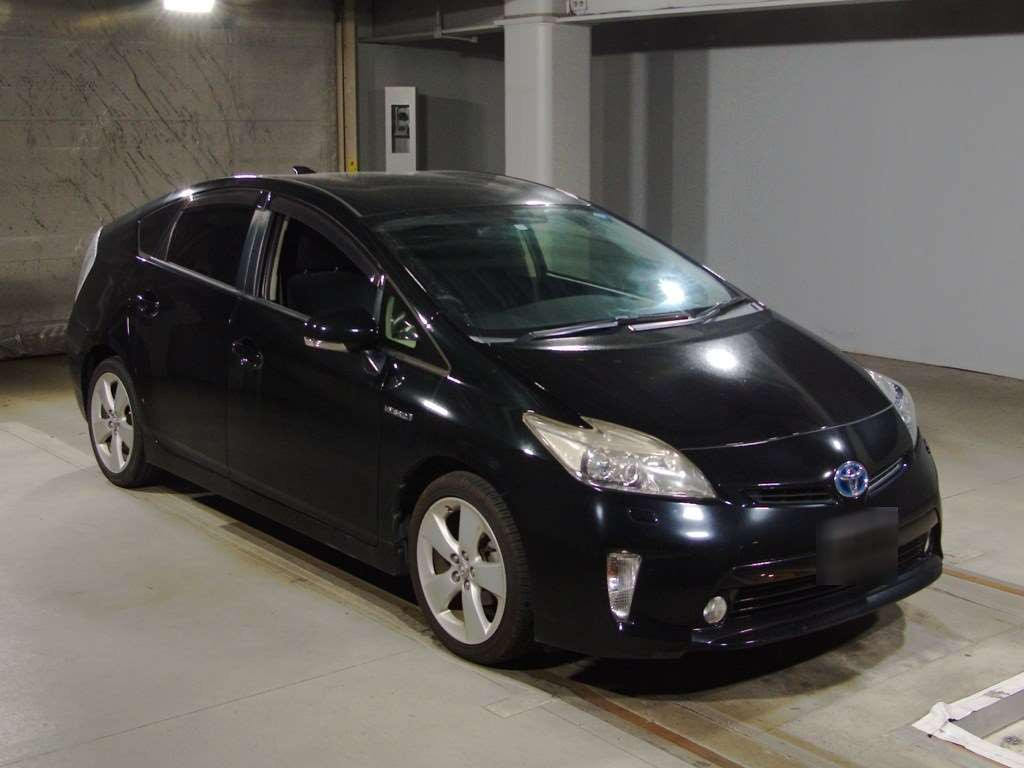 2013 Toyota Prius ZVW30[2]