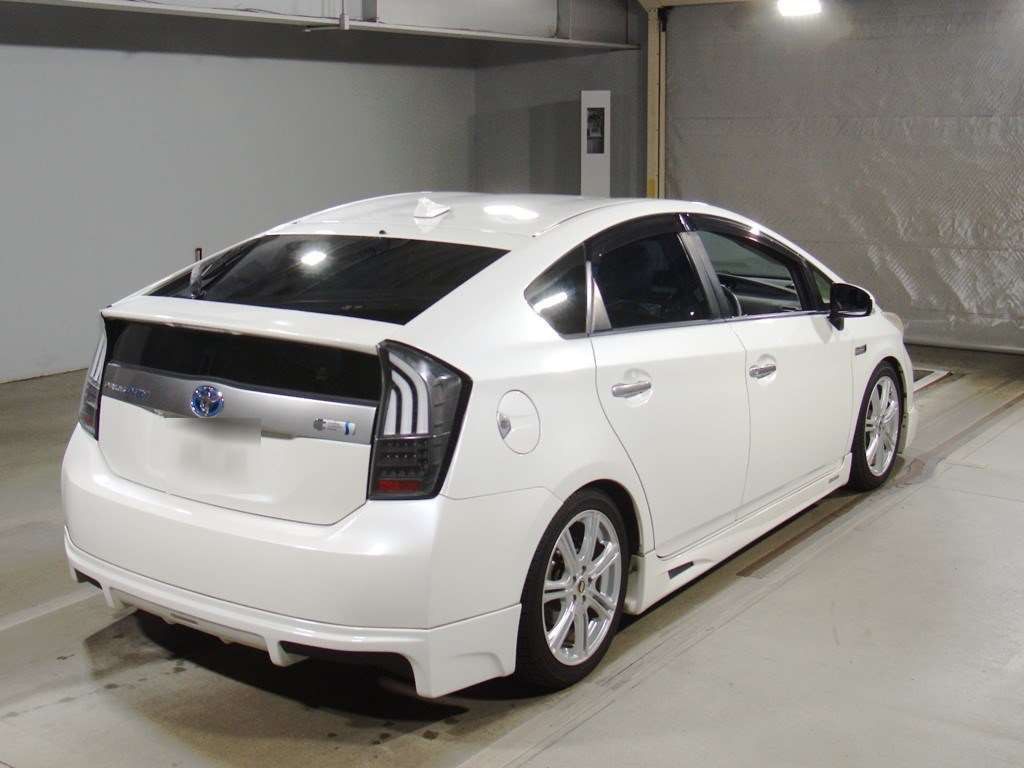 2012 Toyota Prius PHV ZVW35[1]