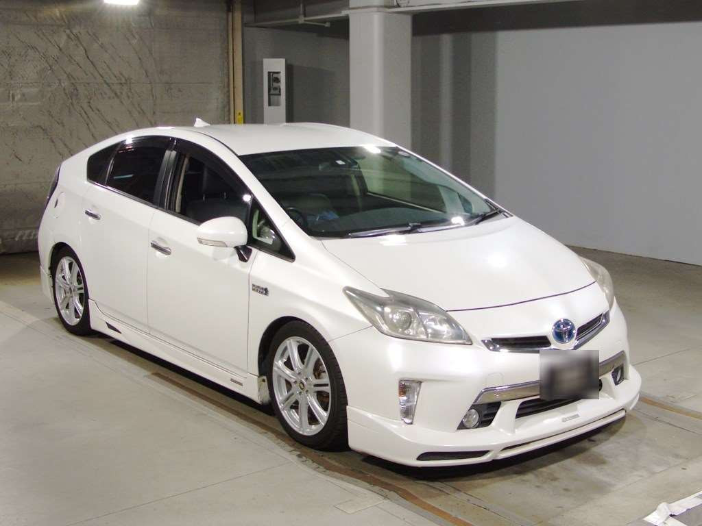 2012 Toyota Prius PHV ZVW35[2]