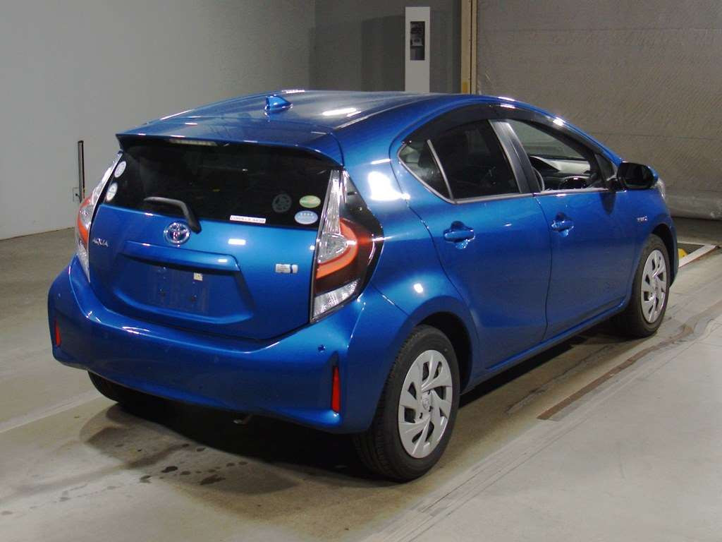 2019 Toyota Aqua NHP10[1]