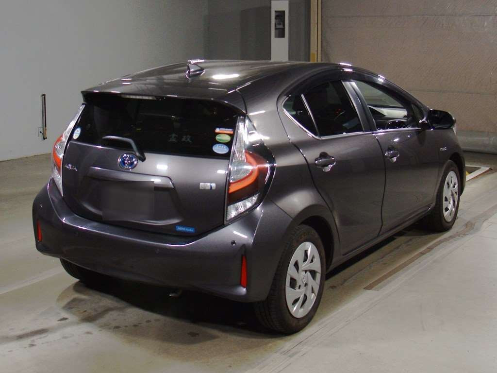 2020 Toyota Aqua NHP10[1]