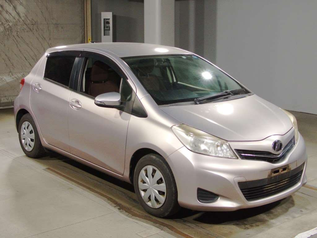 2011 Toyota Vitz KSP130[2]