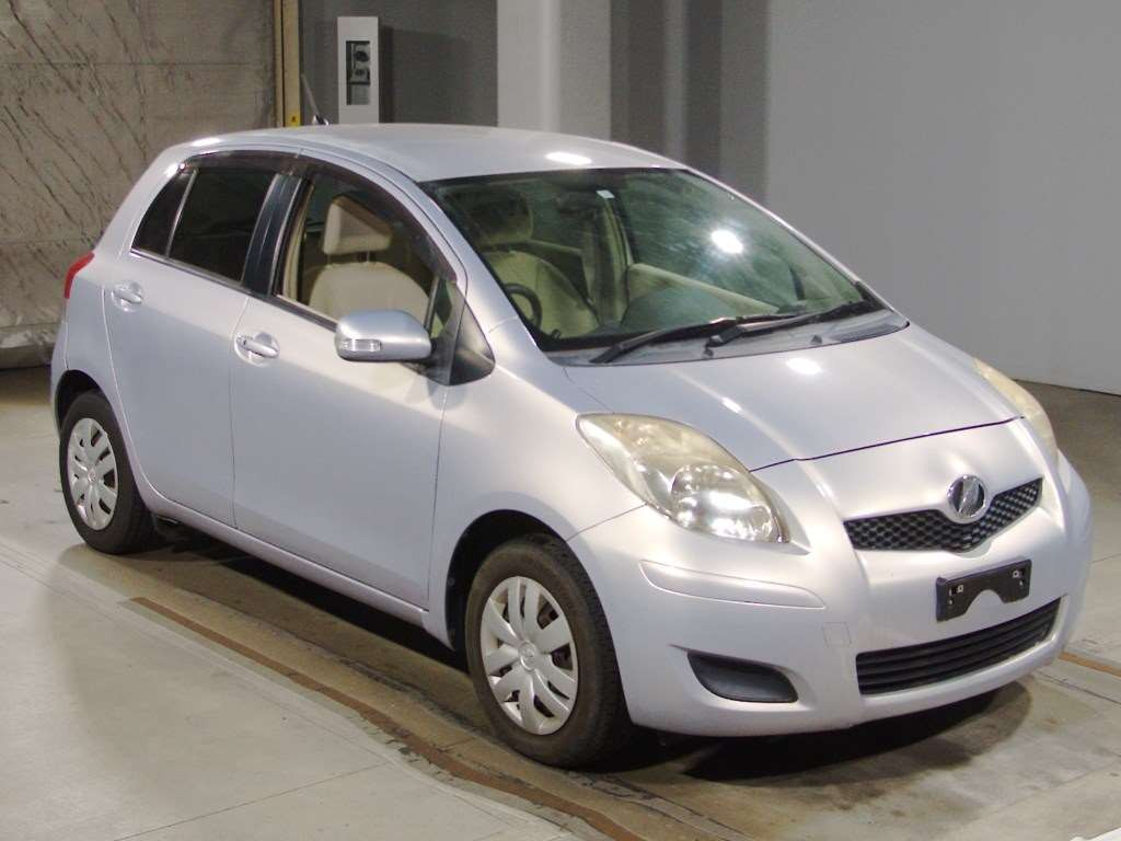 2009 Toyota Vitz SCP90[2]