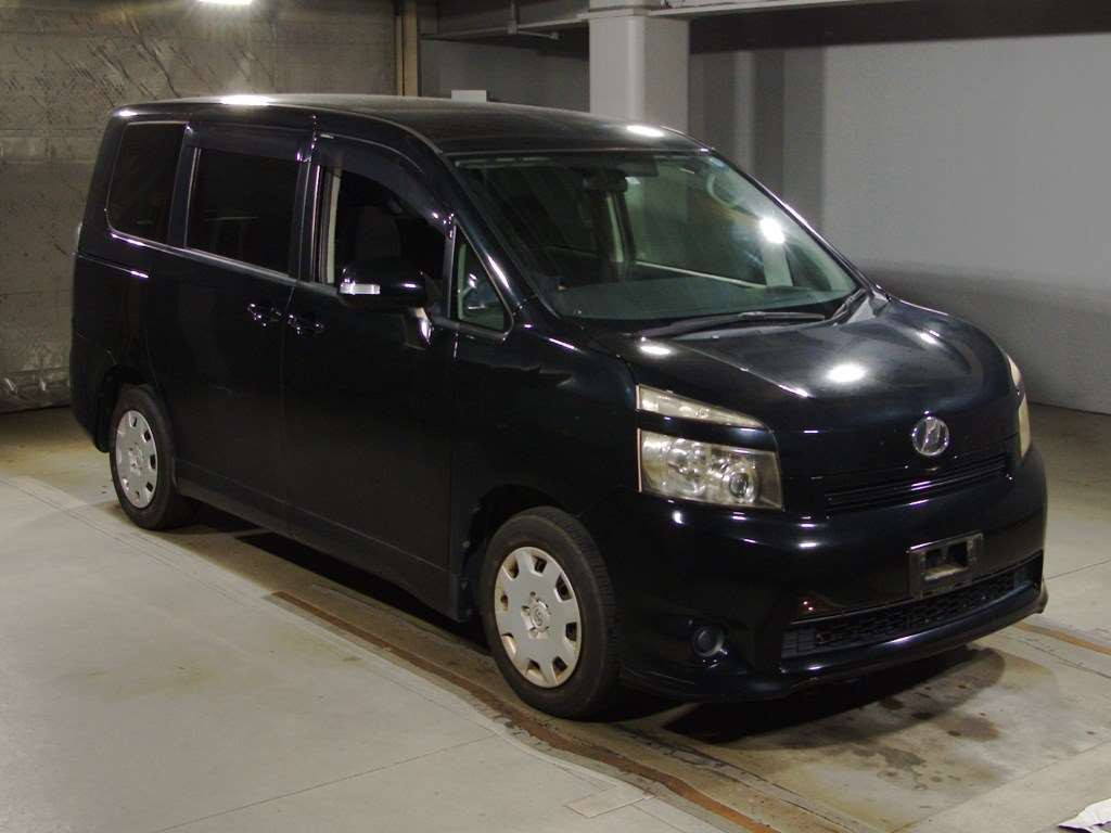 2009 Toyota Voxy ZRR70G[2]