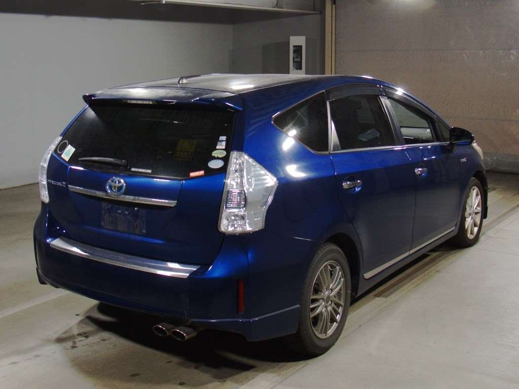 2012 Toyota Prius alpha ZVW41W[1]