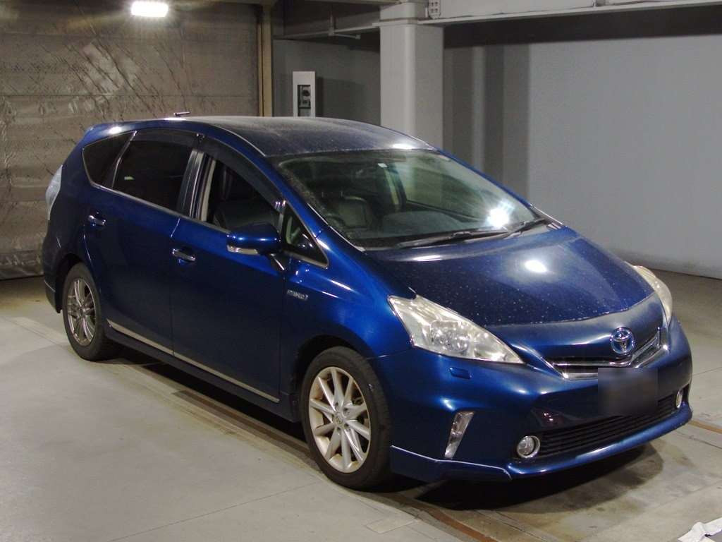 2012 Toyota Prius alpha ZVW41W[2]