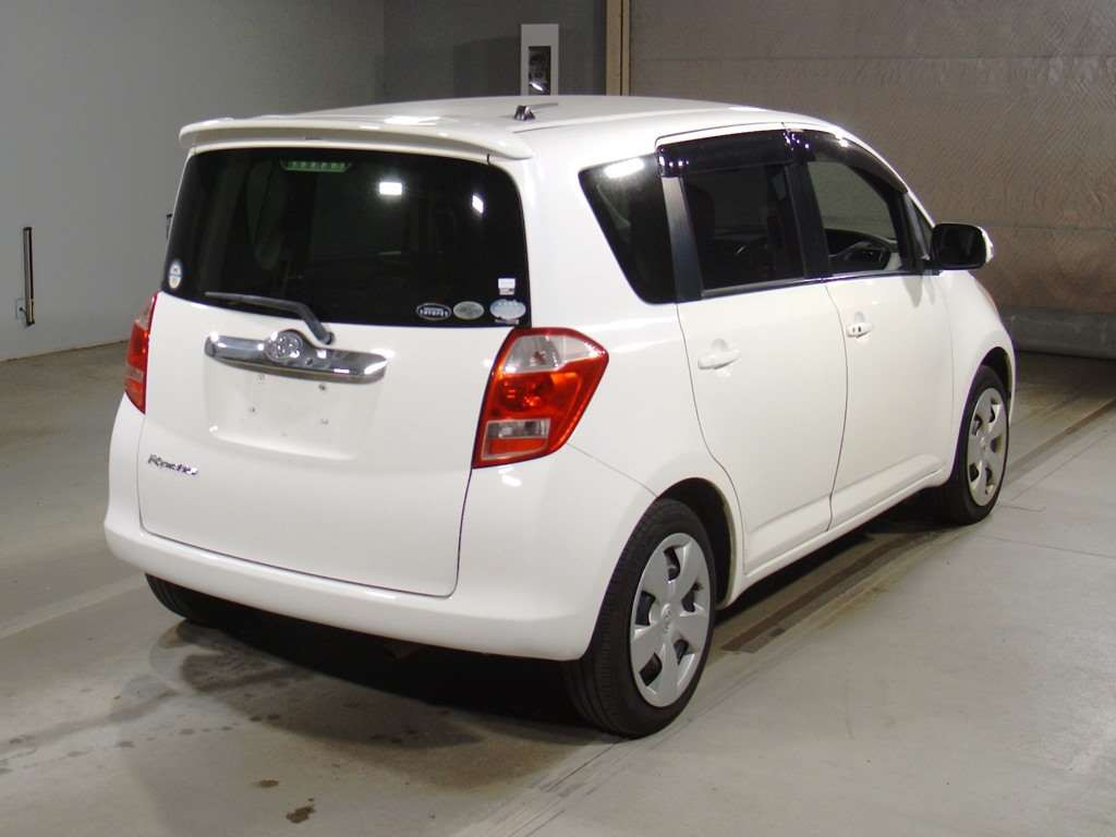 2005 Toyota Ractis NCP100[1]