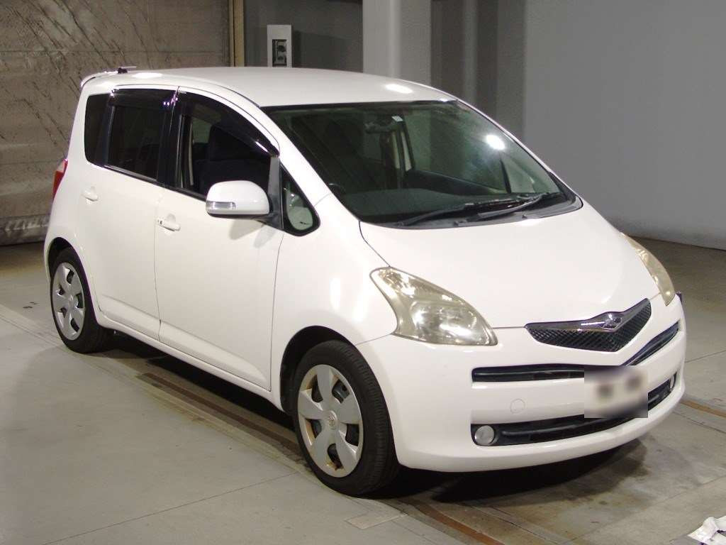 2005 Toyota Ractis NCP100[2]