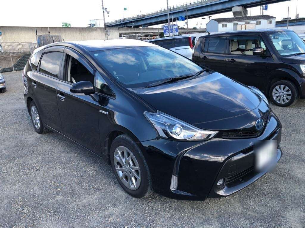 2019 Toyota Prius alpha ZVW41W[2]