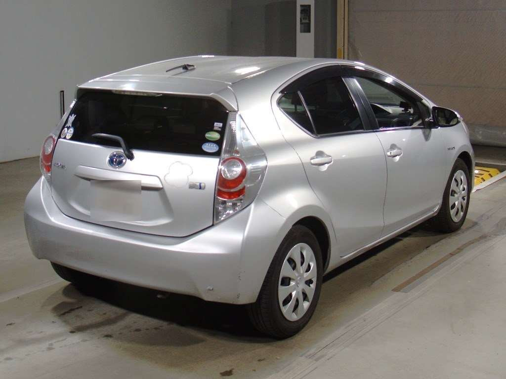 2012 Toyota Aqua NHP10[1]