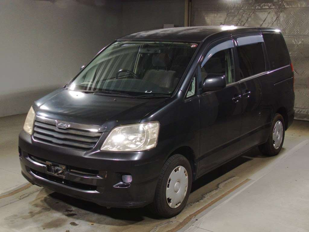 2004 Toyota Noah AZR60G[0]