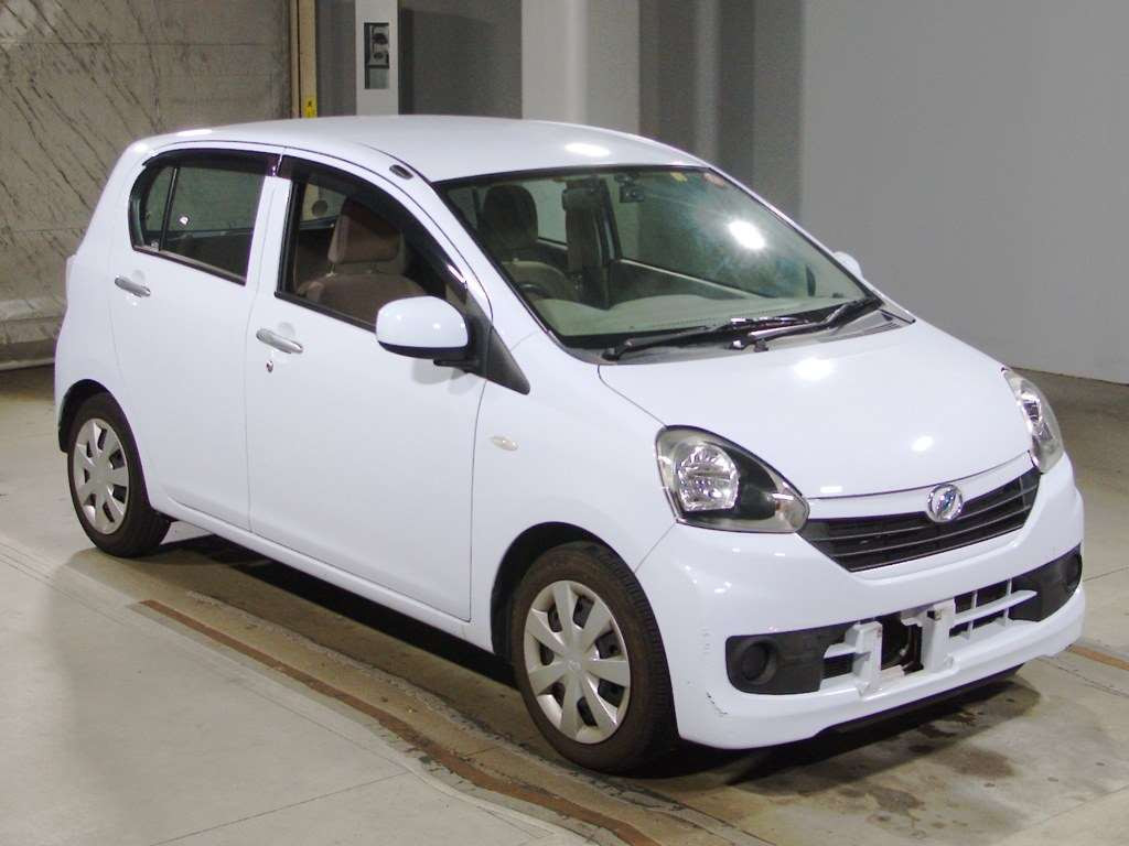 2015 Daihatsu Mira es LA300S[2]