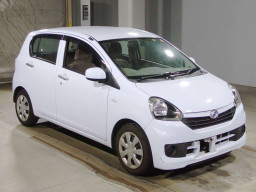 2015 Daihatsu Mira es