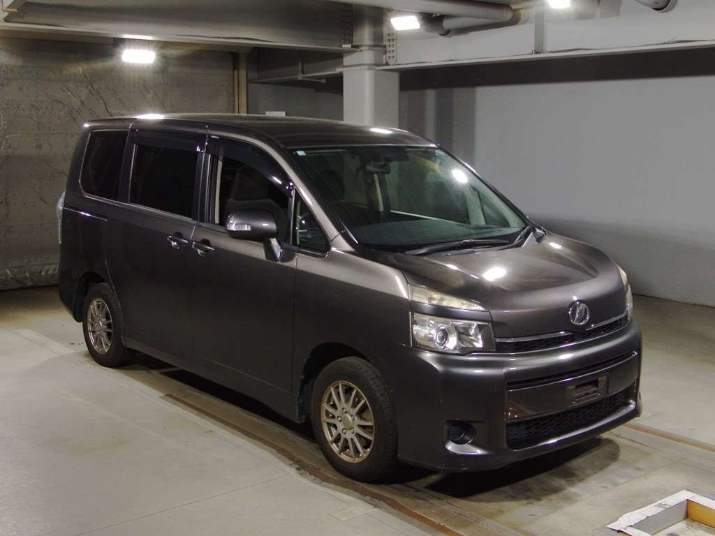 2010 Toyota Voxy ZRR70G[2]