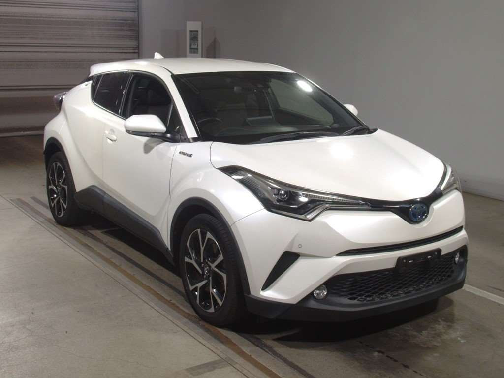 2017 Toyota C-HR ZYX10[2]