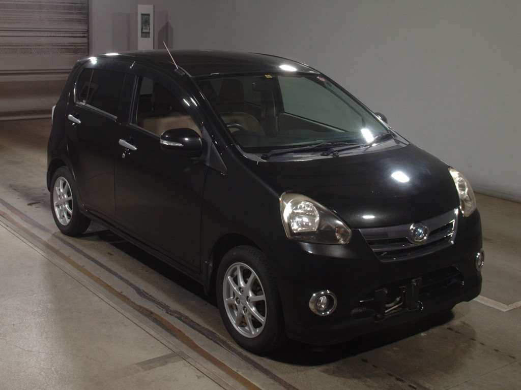 2011 Daihatsu Mira es LA300S[2]