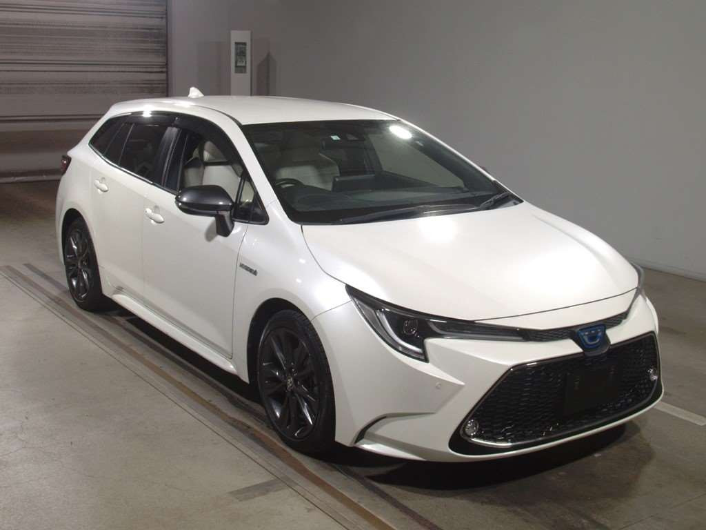 2020 Toyota Corolla Touring Wagon ZWE211W[2]