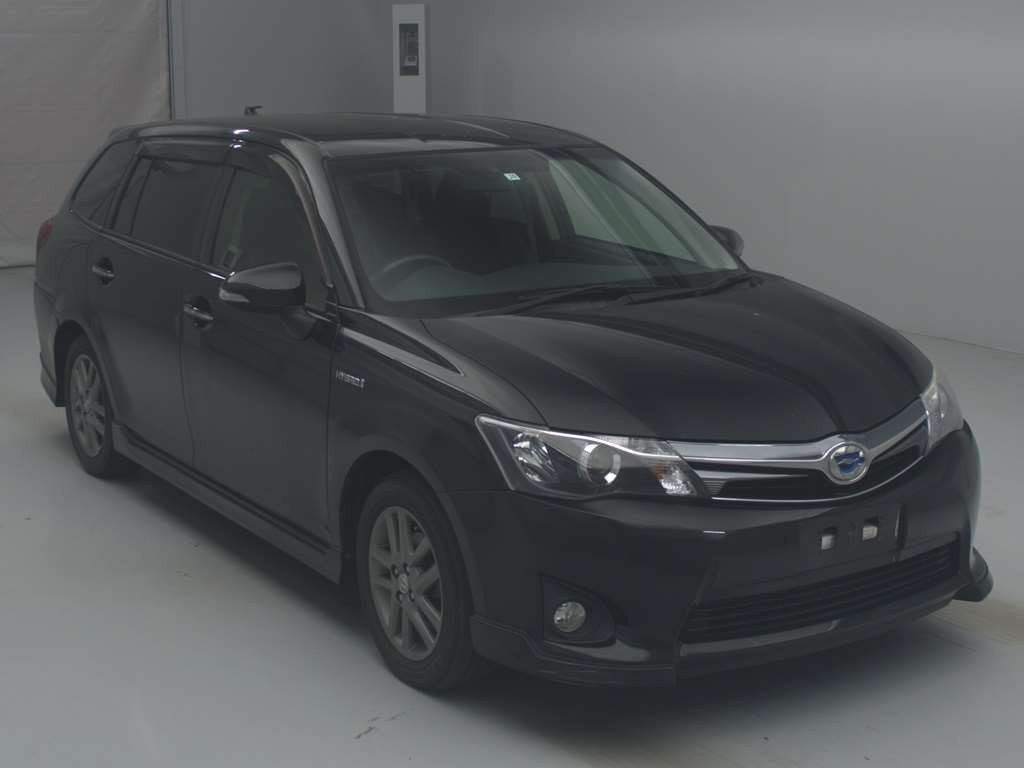 2013 Toyota Corolla Fielder NKE165G[2]