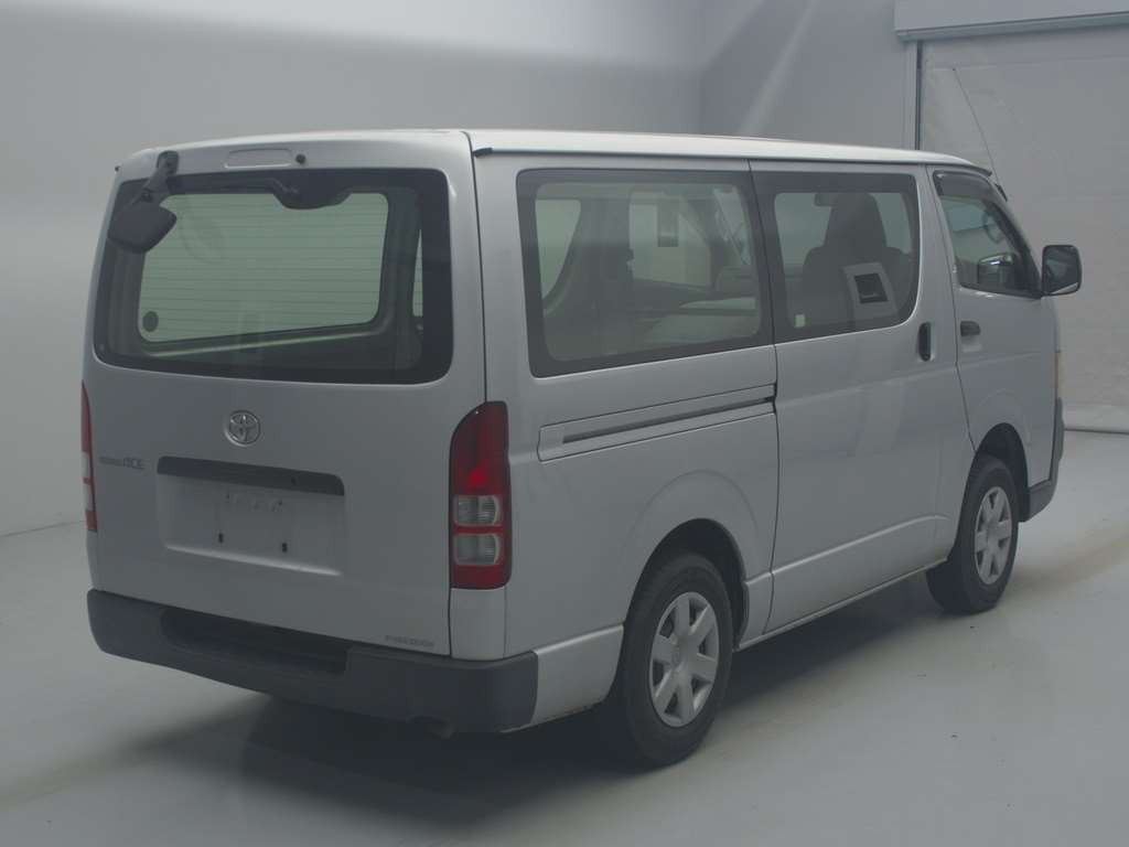 2005 Toyota Regiusace Van KDH205V[1]