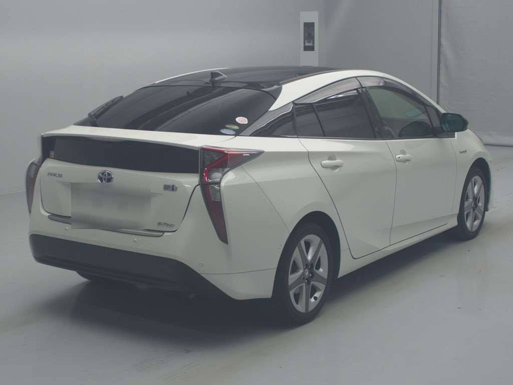 2017 Toyota Prius ZVW55[1]