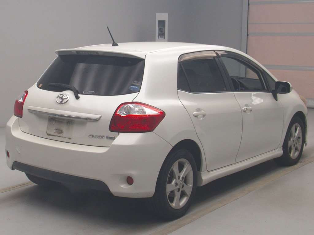 2010 Toyota Auris ZRE152H[1]