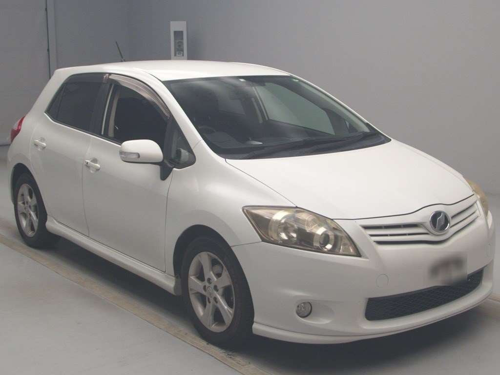 2010 Toyota Auris ZRE152H[2]