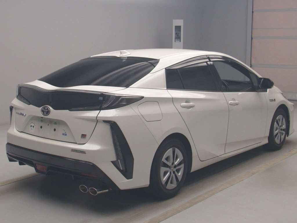 2018 Toyota Prius PHV ZVW52[1]