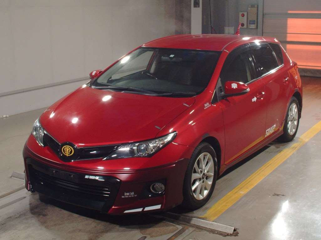 2013 Toyota Auris NZE181H[0]