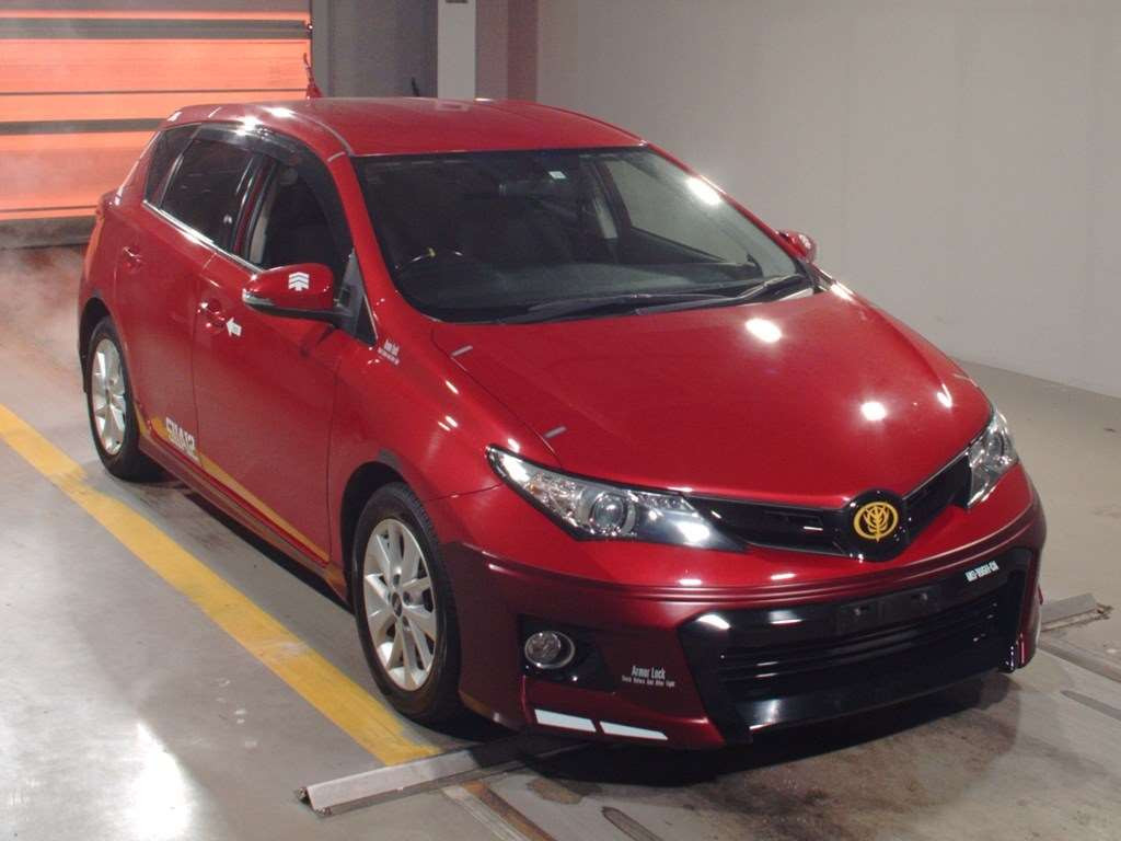 2013 Toyota Auris NZE181H[2]