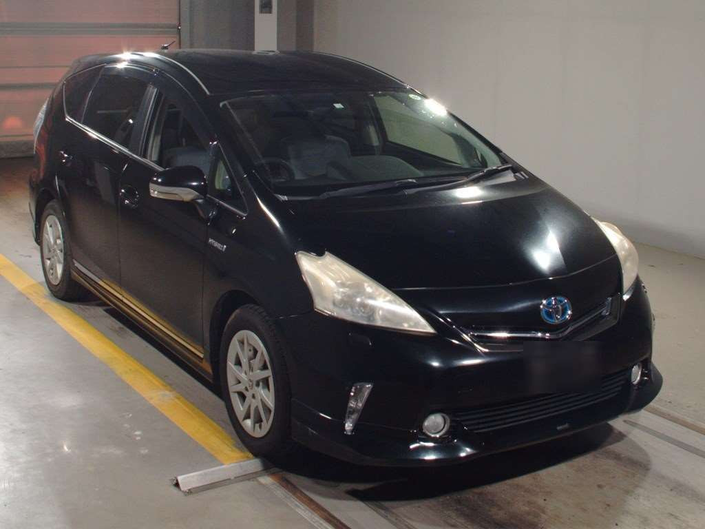 2012 Toyota Prius alpha ZVW41W[2]