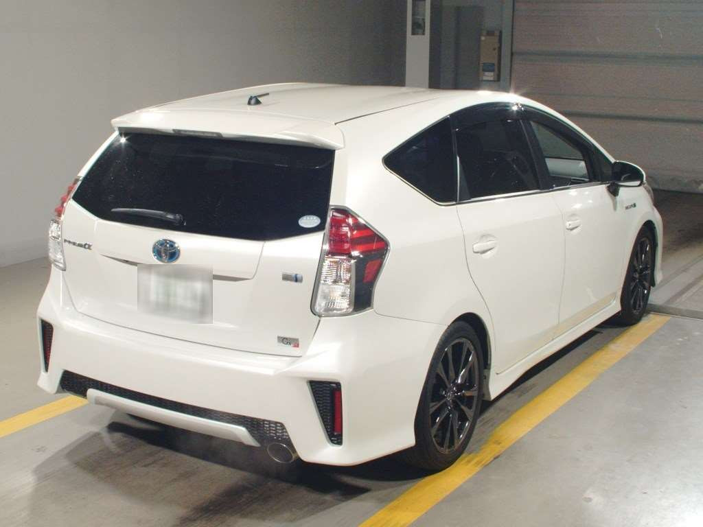 2015 Toyota Prius alpha ZVW41W[1]