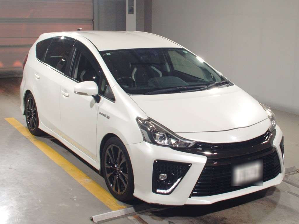 2015 Toyota Prius alpha ZVW41W[2]