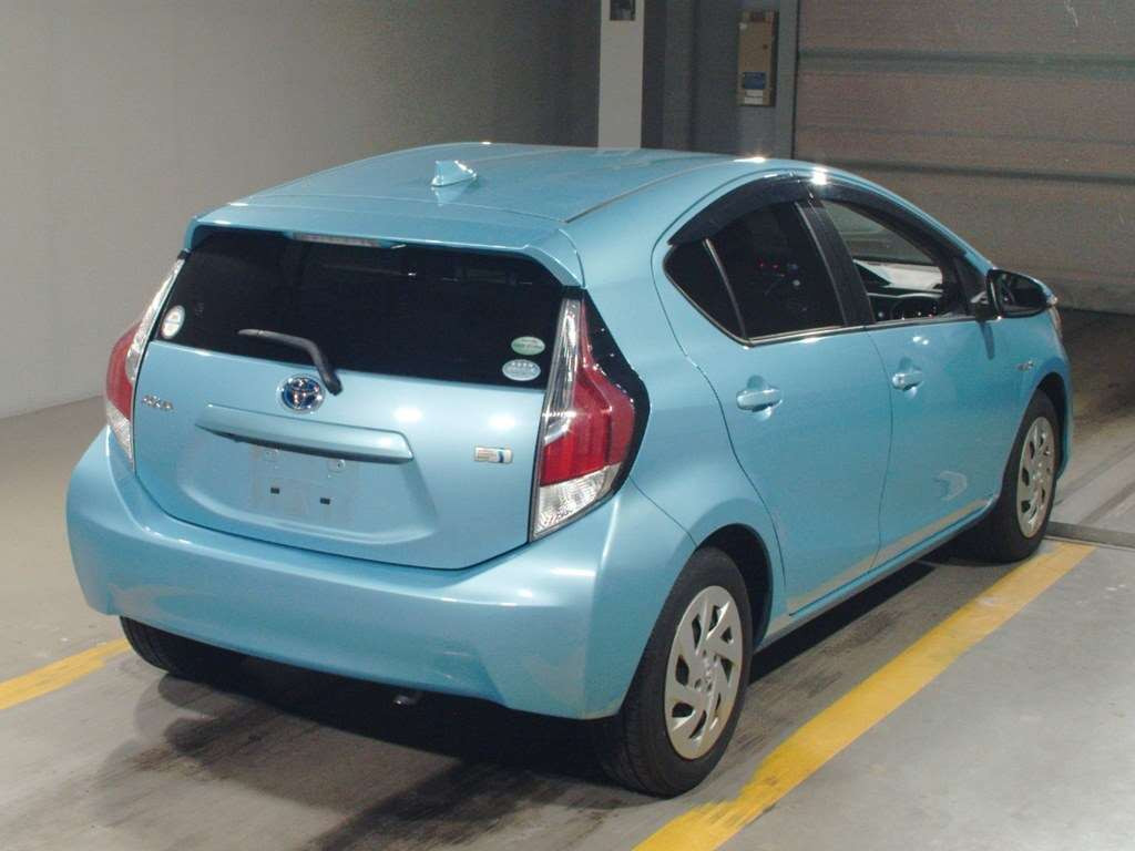 2016 Toyota Aqua NHP10[1]