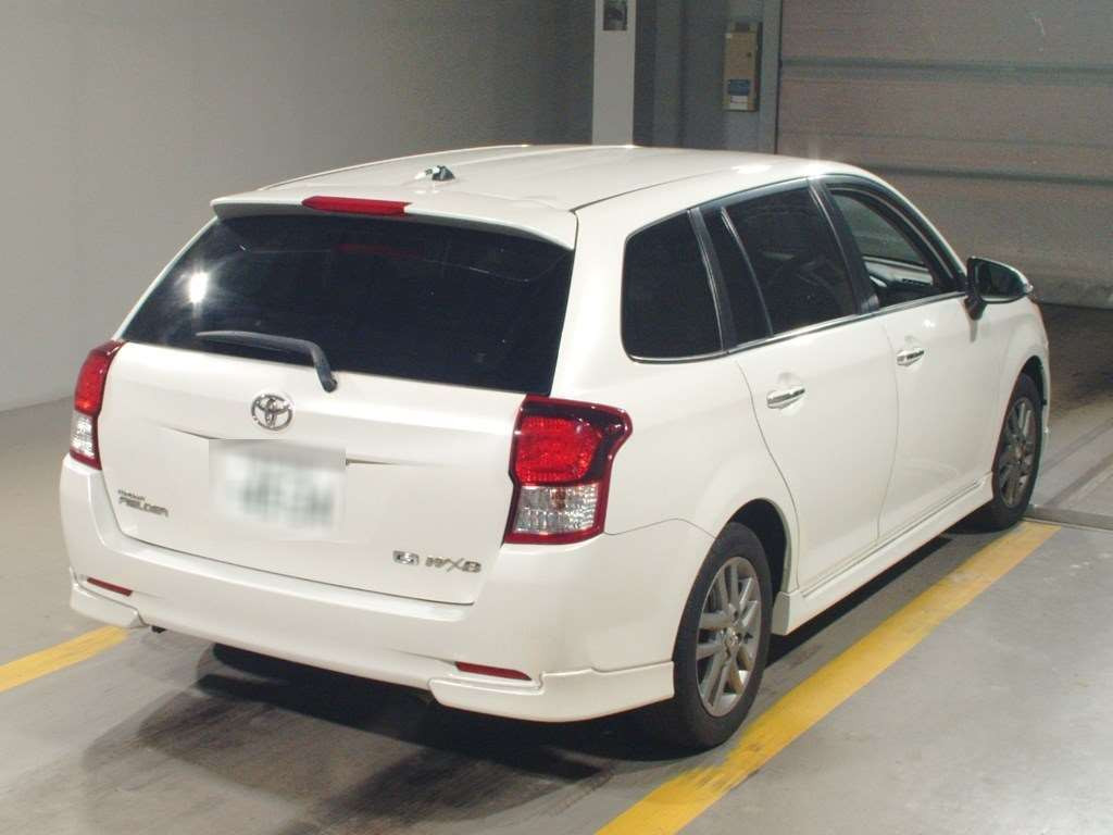 2013 Toyota Corolla Fielder NZE161G[1]