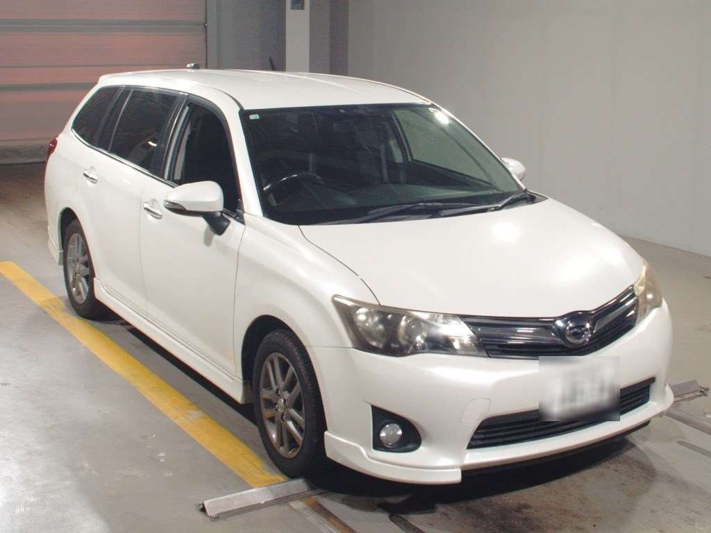 2013 Toyota Corolla Fielder NZE161G[2]