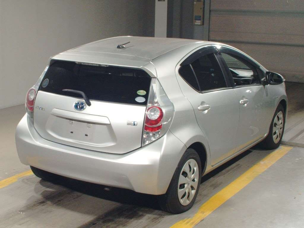 2014 Toyota Aqua NHP10[1]