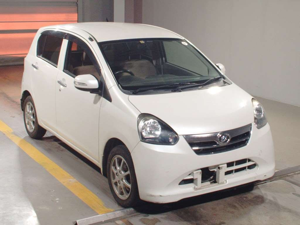 2011 Daihatsu Mira es LA300S[2]