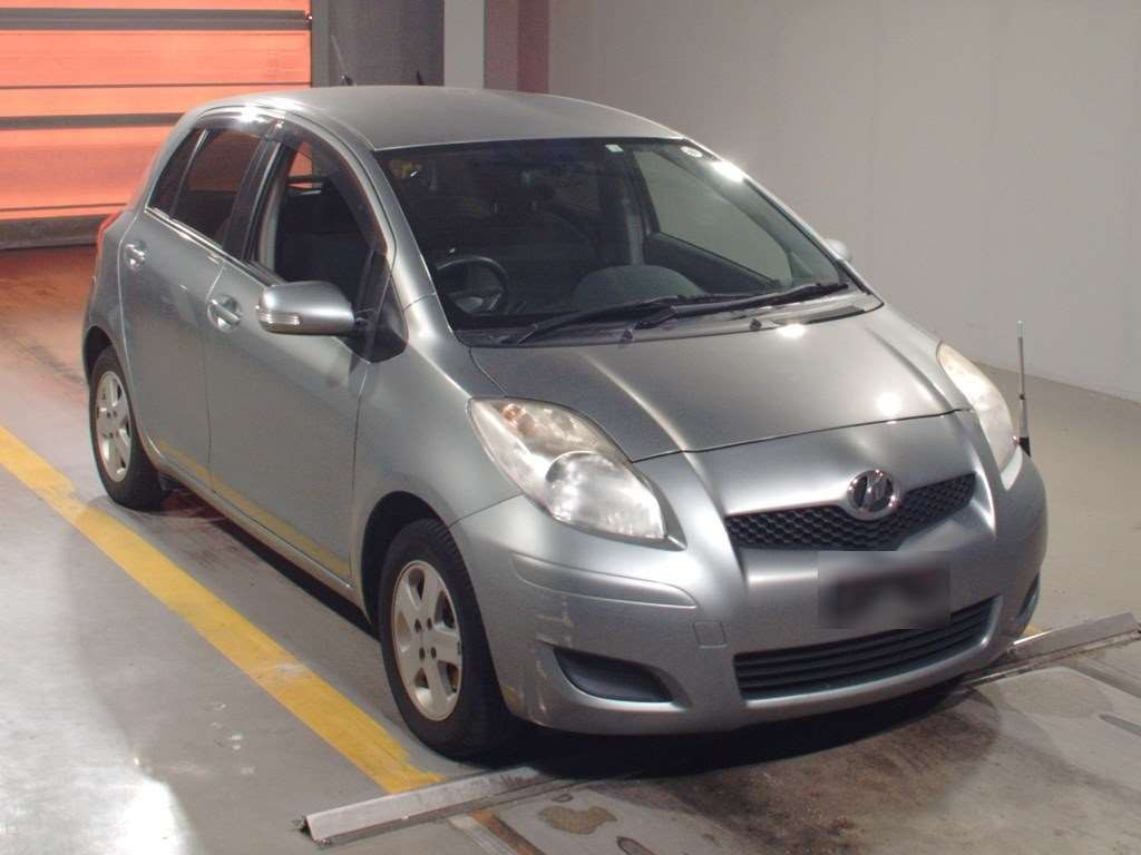 2010 Toyota Vitz SCP90[2]